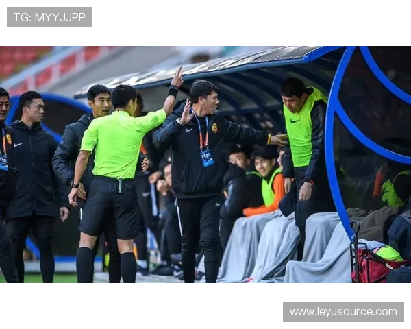 替补席违纪如何判罚？规则拆解技术区行为边界