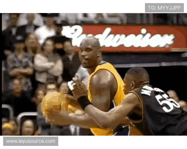 沙奎尔·奥尼尔低位背打效率拉开与同期内线差距